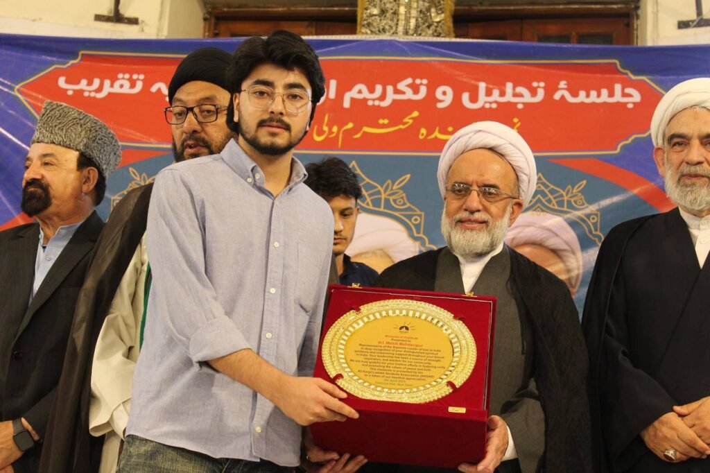 A Fatherly Leader’s Daily Life (The Character and Services of Hujjat al-Islam wal-Muslimeen Haj Agha Mahdi Mahdavipour)